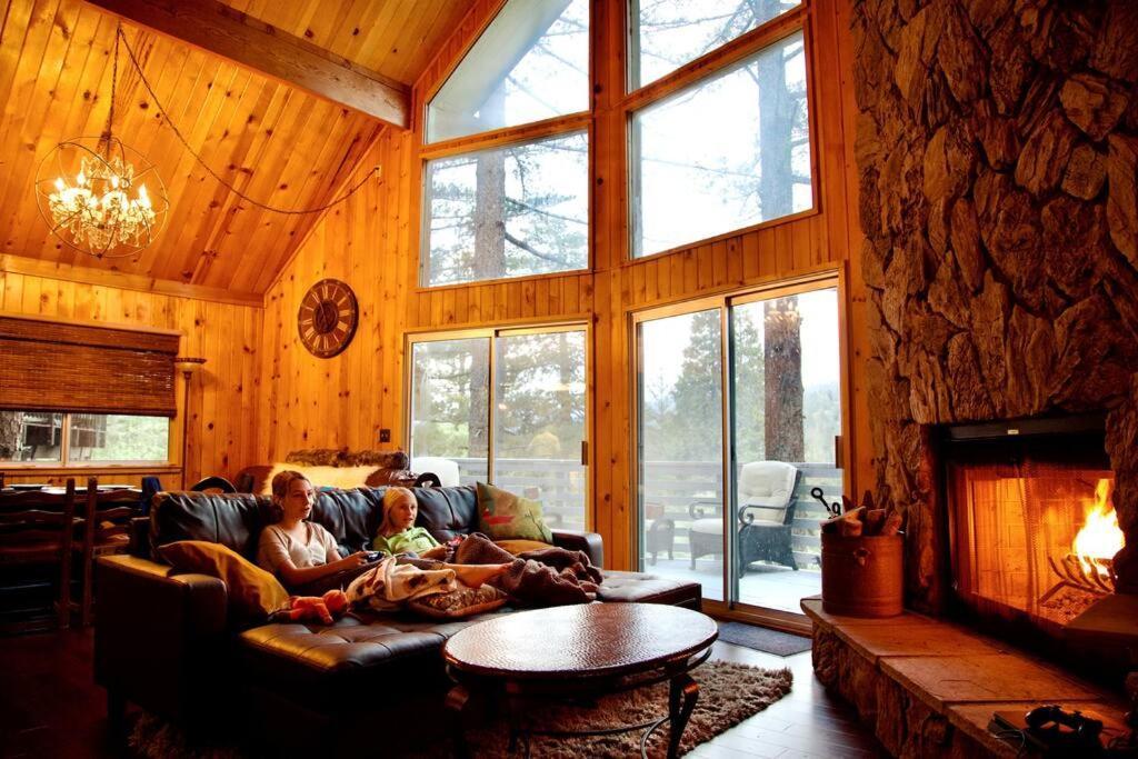 Glimmer Chalet Treetop A-Frame Cabin Lake View Lake Arrowhead Bagian luar foto